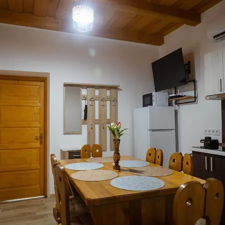 Lebujos Vendeghaz Privat bolig *