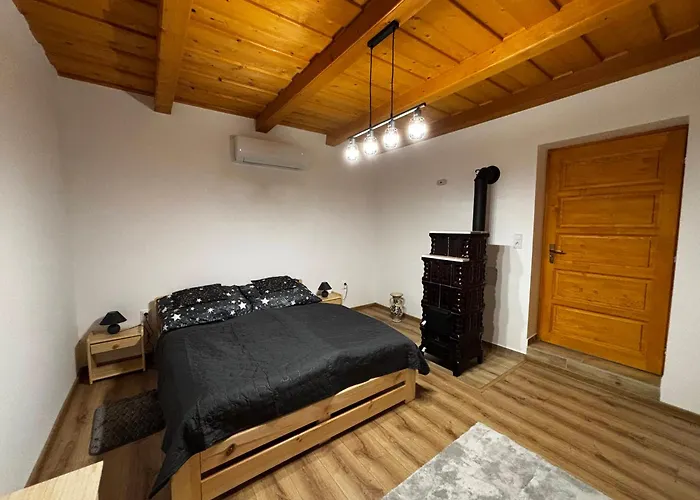 Lebujos Vendeghaz Gazde/Camere de închiriat